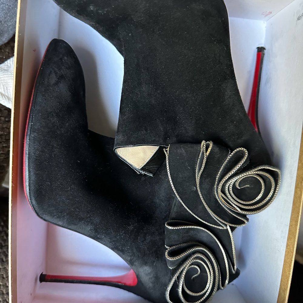 Christian Louboutin EU 41 Mrs Baba 100
Suede Booties - Picture 9 of 10